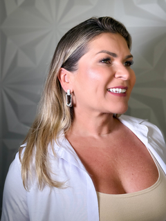 Brinco Glam Cravejado Prata na internet