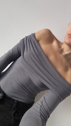 Body manga larga gris