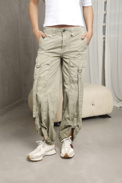 Cargo verde bolsillos BERSHKA