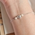 Pulseira coração com perólas na internet