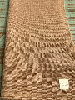 Manta produzida com fio hipoalergênico e toque extremamente macio, proporcionando muito conforto para os pequenos.  Disponível em diversas cores.