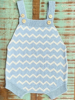Romper de bebê Vai e Vem. Na cor Andes / Azul, produzido com fio hipoalergênico. Vista Natu bebê, uma marca que tem um cuidado especial com o meio ambiente.
