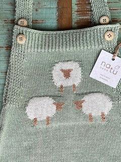 Romper Ovelhas Natu verde. Lindo e muito fofinho. Vista seu bebê com amor, com a Natu bebê. Uma marca que une conforto, estilo e responsabilidade ambiental.