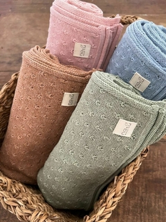 Manta de bebê Fang Avelã.  Produzida com fio hipoalergênica, muito confortável para o bebê. Fica linda com o Macacão Fang. Natu bebê, uma marca sustentável.
