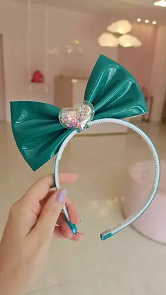 Tiara em Pé Verde Coração - Laços di Ana