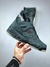 Kaws x Air Jordan 4 na internet