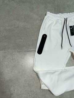 Imagen de CONJUNTO NIKE TECH