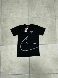 REMERA NIKE SWOOSH en internet