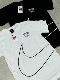 REMERA NIKE SWOOSH - tienda online