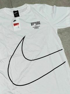 Imagen de REMERA NIKE SWOOSH