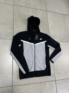 CAMPERA NIKE TECH COMB - comprar online