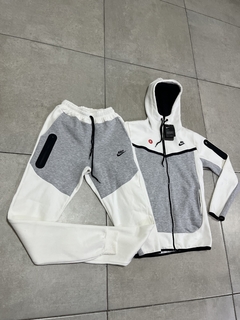 CONJUNTO NIKE TECH COMB en internet