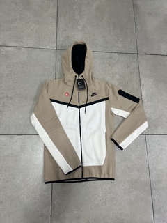 Imagen de CONJUNTO NIKE TECH VIP