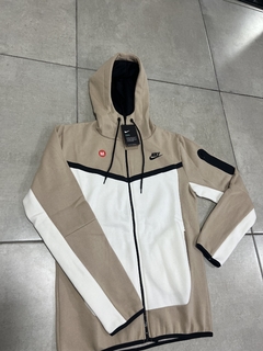 CONJUNTO NIKE TECH VIP
