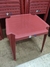 MESA PLASTICO QUADRADO 70*70 MULTIUSO EMPILHAVEL VERMELHA