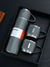 caneca Kit Garrafa Térmica Vacuum Bottle Inox 500ml + 3 Xícaras Bebidas Fria ou Quente - Saturn Shop
