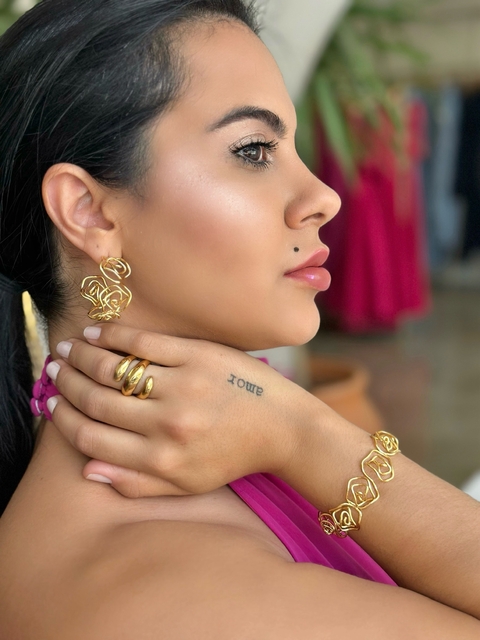 Conjunto Rose - Banho a ouro 18k