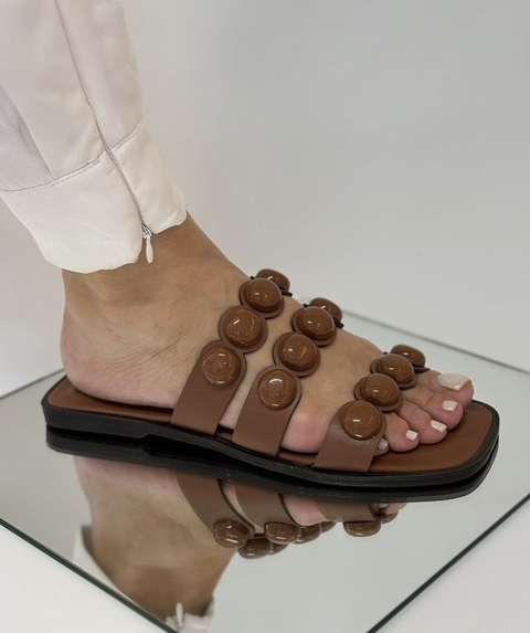 FLAT CHOCOLATE COURO LEGÍTIMO DETALHES DE CHATÔ