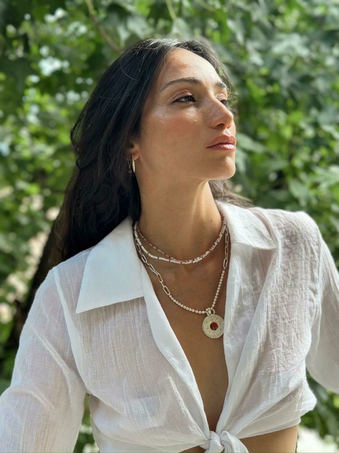 Collar de cristales blancos con esferas de plata