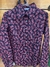 camisa floral/preta, vermelha