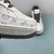 Louis Vuitton Nike Air Force 1 na internet