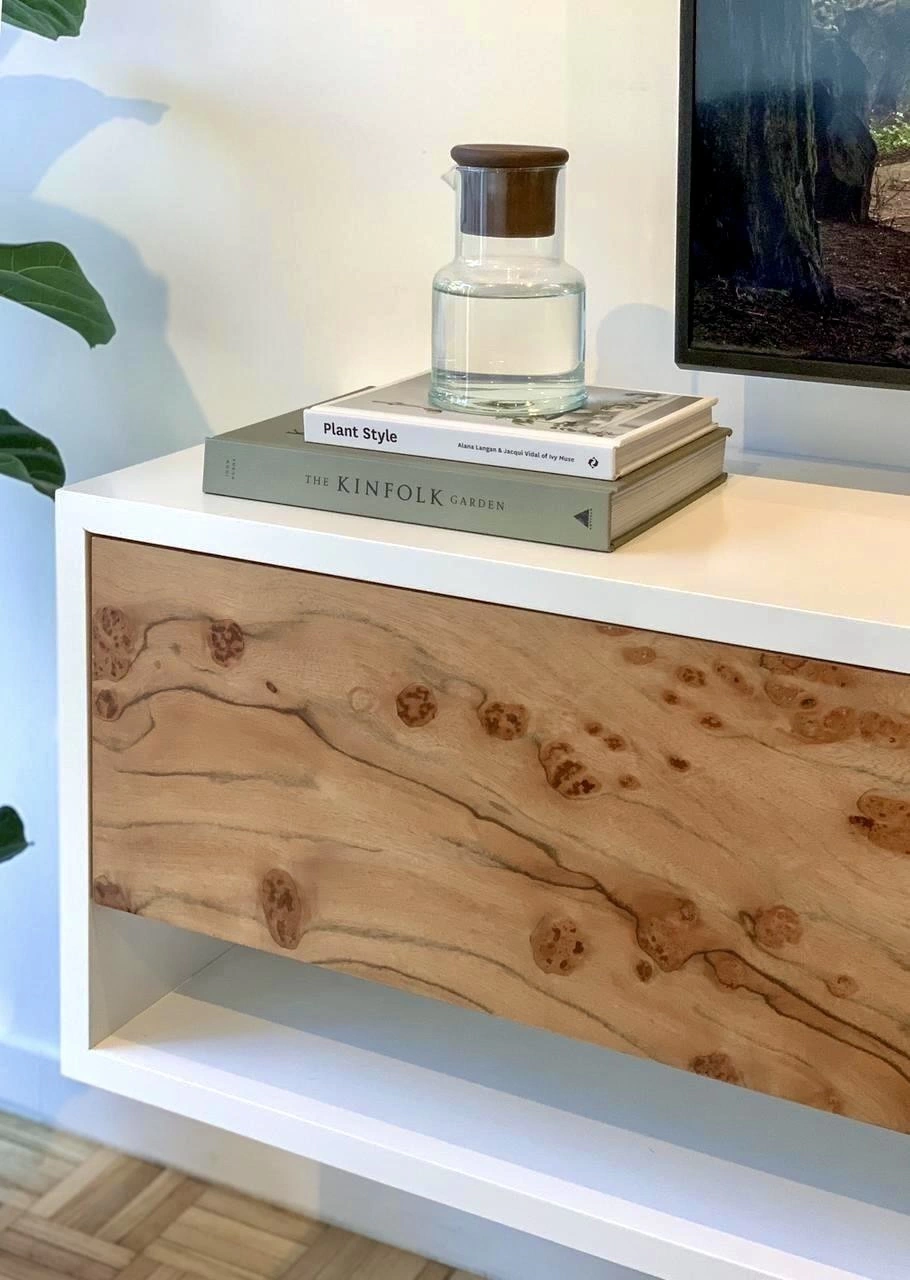 Rack Flotante Raíz de Nogal