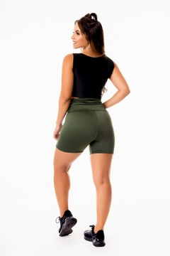 Short Verde Militar Cintura Alta e Cropped Regata com Detalhes Pretoe Branco Academia Conjunto Fitness Feminino | REF: CSV13 - comprar online