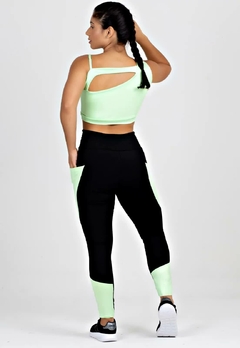 Cropped Detalhe Nas Costas + Calça Legging Com Detalhe Lateral + Bolso Verde Conjunto Metamorfose | REF: MTF18 - Fit & Move