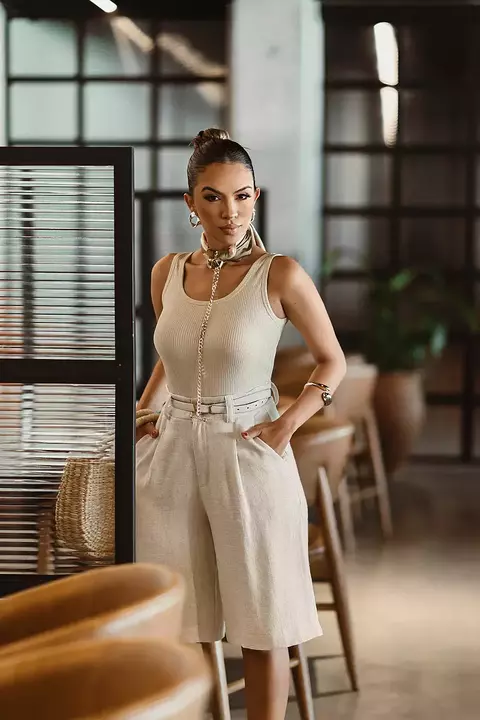 Bermudão Preto em Linho