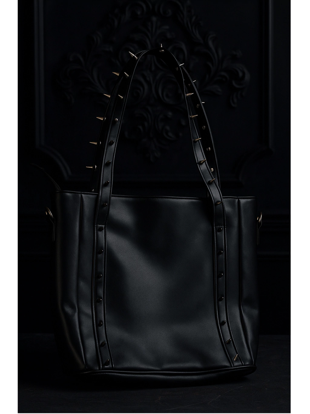 Cartera Spikes