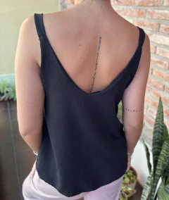 Musculosa argollita en internet