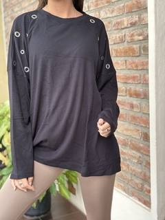 Remera frizada tachas - comprar online
