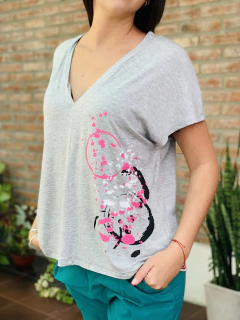 Remera gris strass