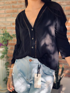 Camisa con detalles - comprar online