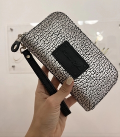 Billetera Nicolle negra combinada con color plata