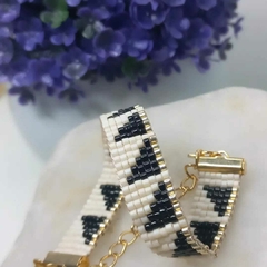 Pulsera FIEL, cuentas de vidrio y terminaciones bañadas en oro