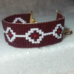 PULSERA REALIZADA CON CUENTAS DE VIDRIO JAPONESAS ORIGINALES, TERMINACIONES BAÑADAS EN ORO
