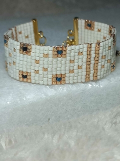 Pulsera ALMA, realizada con cuentas de vidrio japonesas originales y terminaciones bañadas en oro en internet