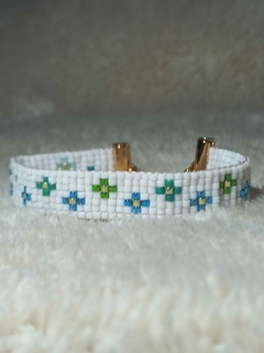 PULSERA PRIMAVERA, realizada sobre telar con cuentas de vidrio japonesas Miyuki y terminaciones bañadas en oro - comprar online