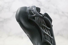 ADIDAS YEEZY BOOST 700 V3 ALVAH na internet