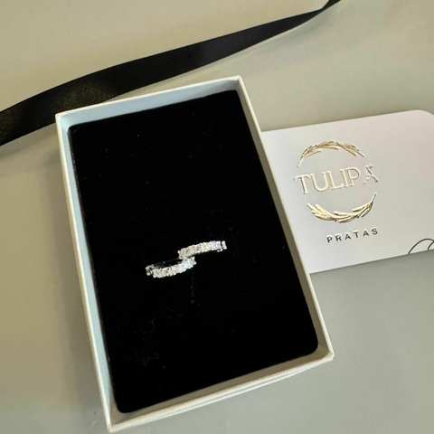 Argola Luxo Cravejada em Prata 925