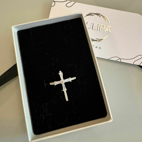 Anel de Cruz Pedraria em Prata 925