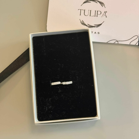 Argola Luxo Cravejada em Prata 925