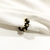 Earcuff flor mostacilla negro