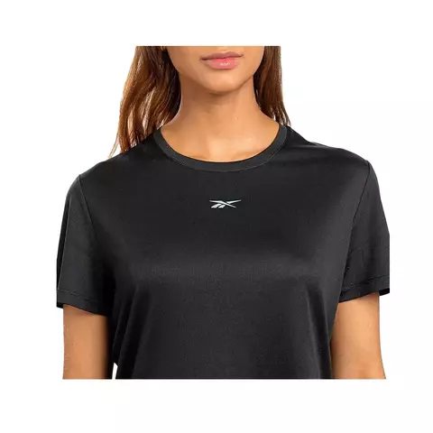 Remera negra de mujer Reebok Running Speedwick, diseñada para entrenamiento y fitness.