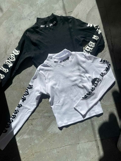 CAMISETA CUELLITO NOT