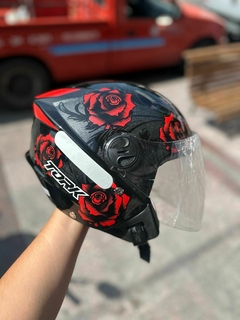Casco modelo flores