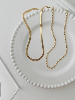 Choker Fita Lisa 4mm - Monêh