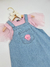 Salopete Jeans Ariel com Tule, Bordado de Concha, Blusa Rosa com Brilho e Manga de Tule
