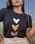 T-SHIRT CORAÇÕES - PRETO na internet